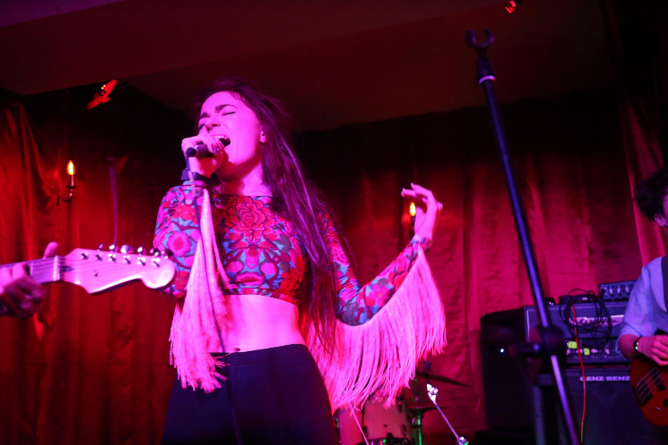 Moulding the scene with Dream Nails